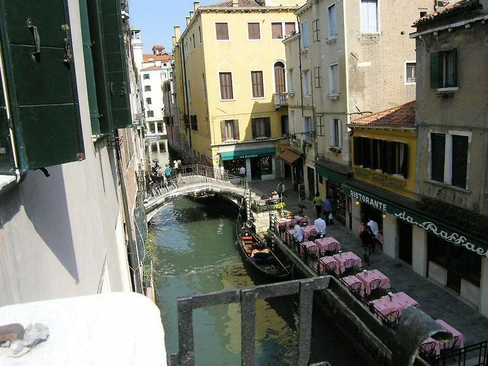 Vip Venice Apartments 0*,